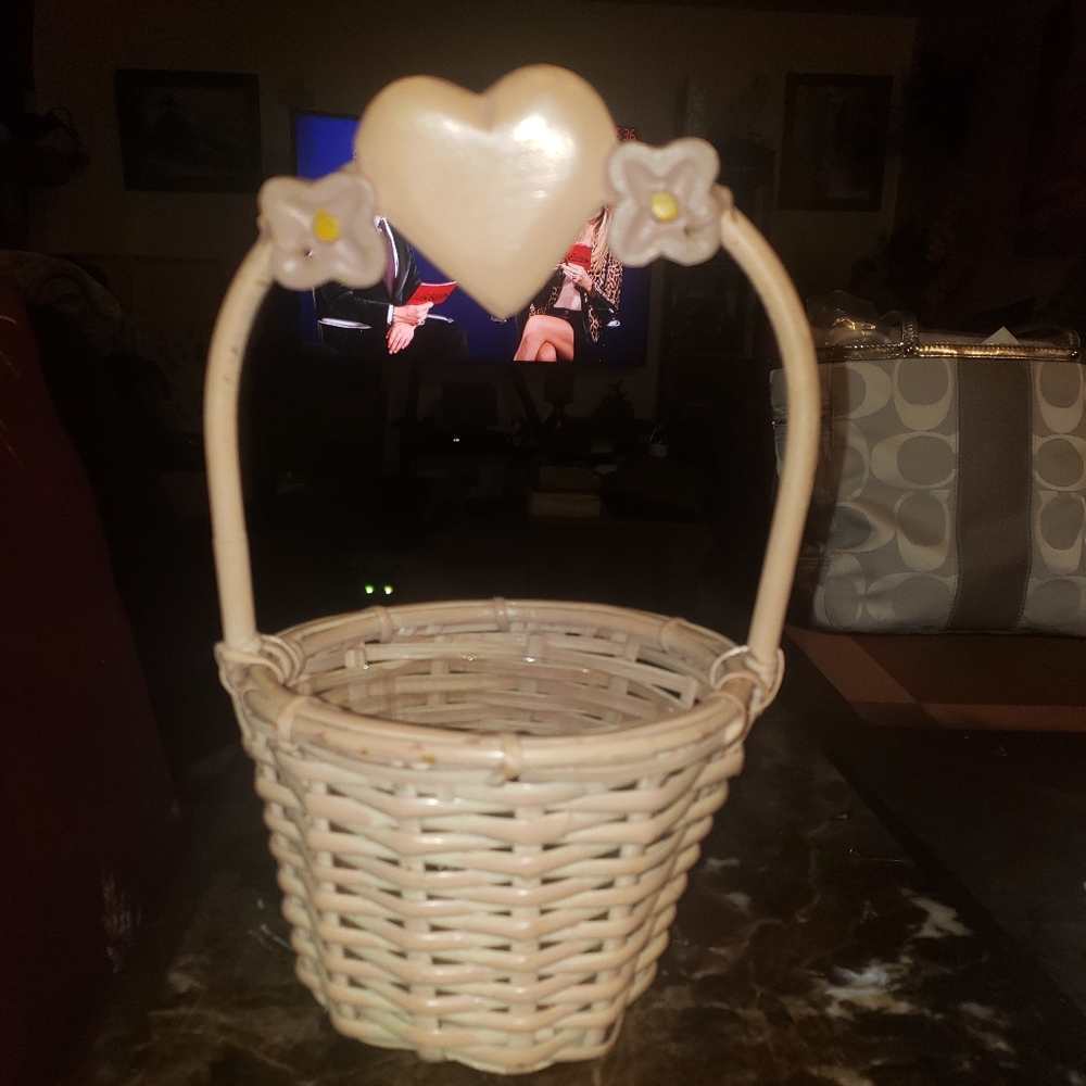 Small lightest pink 💗 basket